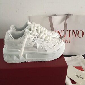 🌟 VALENTINO GARAVANI Rockstud Untitled Sneakers | White Leather | US 5 / EU 35